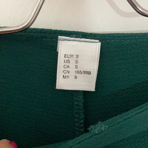 green skirt with shorts inside - Picture 5 of 5